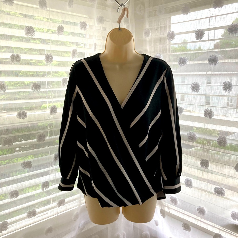 cute black and white blouse from banana republic, size small, great condition